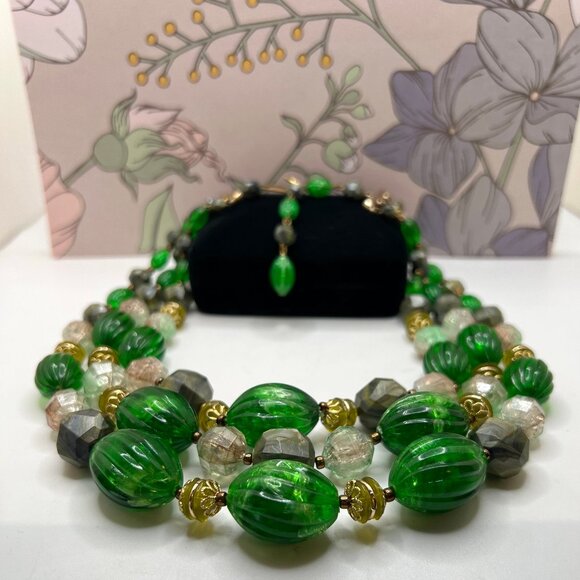 Germany Triple Strand Green Acrylic Bead Necklace - Picture 1 of 5